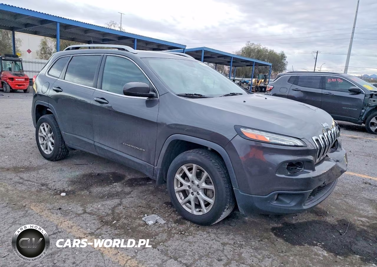 2017 Jeep Cherokee Latitude VIN:1C4PJMCS3HW615361 - 4
