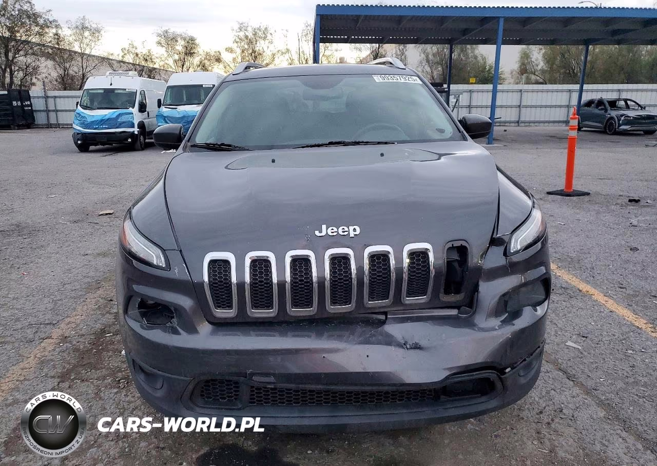 2017 Jeep Cherokee Latitude VIN:1C4PJMCS3HW615361 - 5