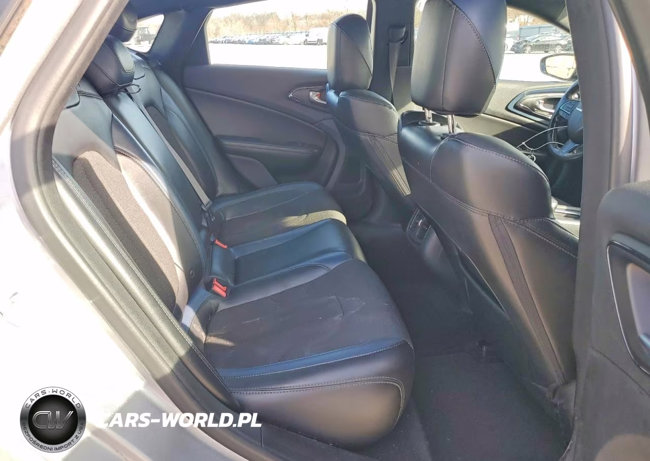 2015 Chrysler 200 S VIN:1C3CCCBG8FN582347 - 10