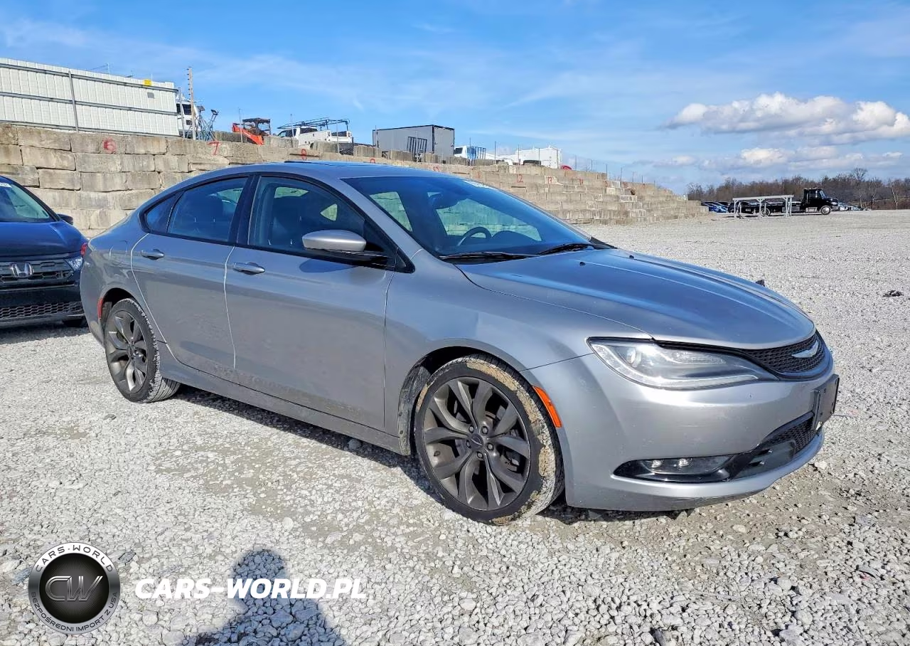 2015 Chrysler 200 S VIN:1C3CCCBG8FN582347 - 4