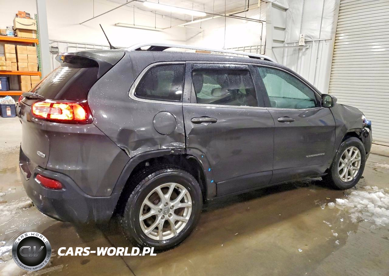 2015 Jeep Cherokee Latitude VIN:1C4PJMCS8FW648093 - 3