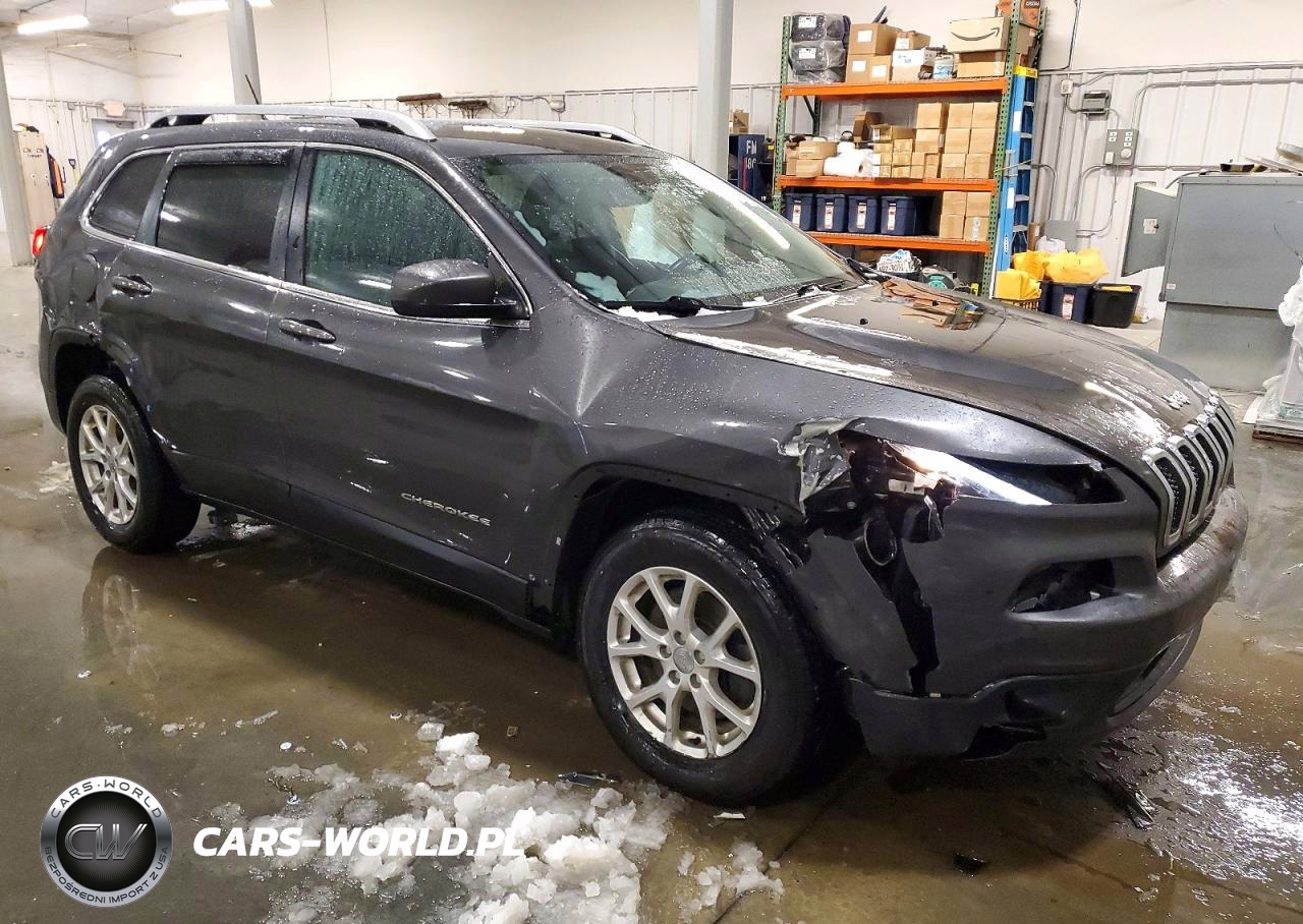 2015 Jeep Cherokee Latitude VIN:1C4PJMCS8FW648093 - 4