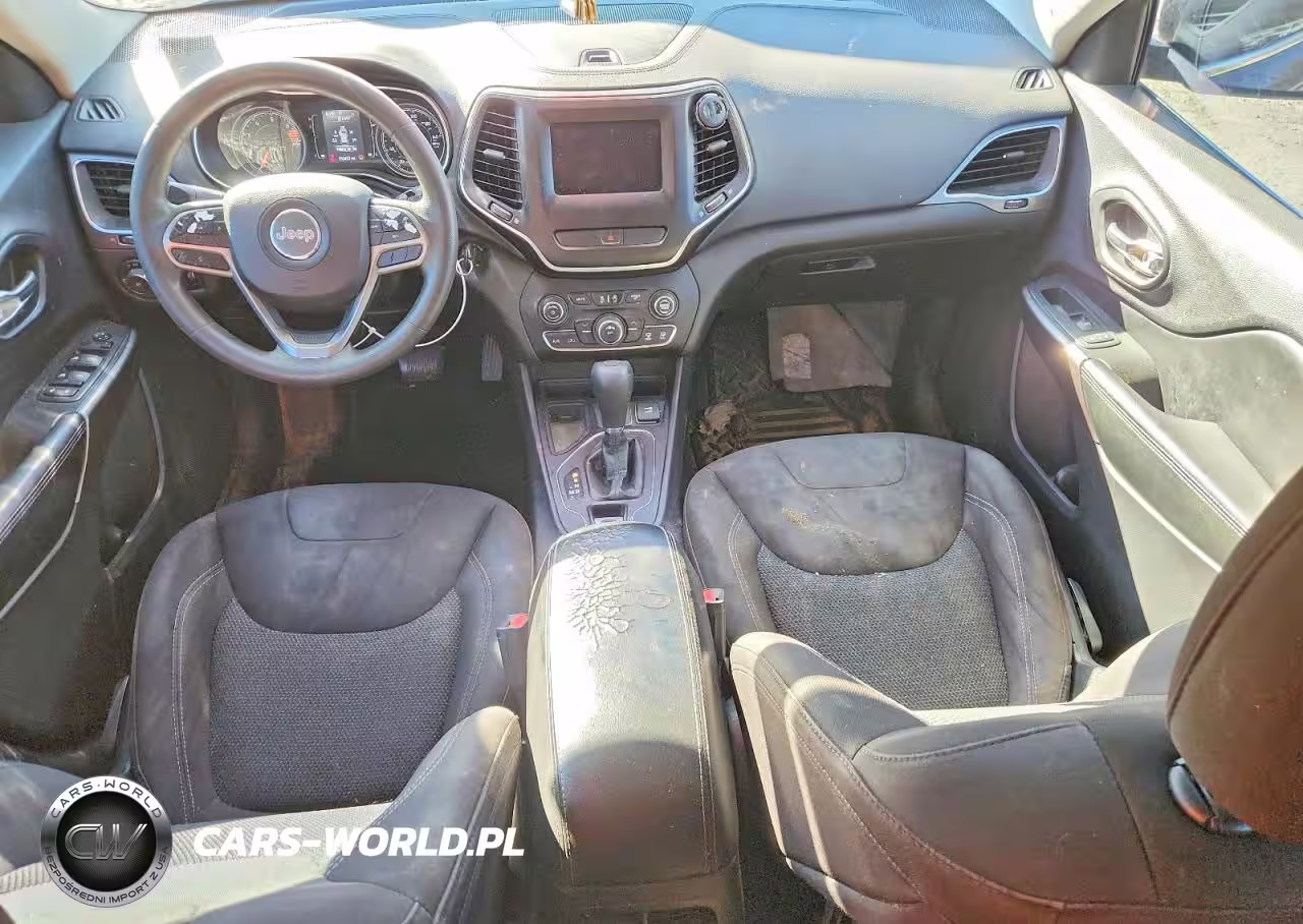 2019 Jeep Cherokee Latitude VIN:1C4PJLCBXKD264719 - 8