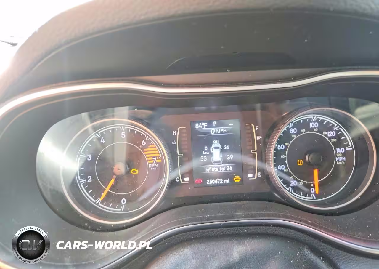 2019 Jeep Cherokee Latitude VIN:1C4PJLCBXKD264719 - 9