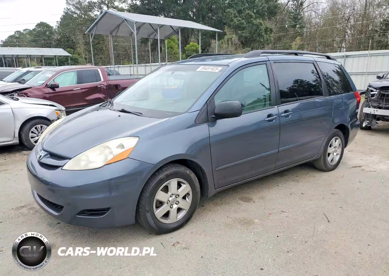 2010 Toyota Sienna Le 7-Passenger