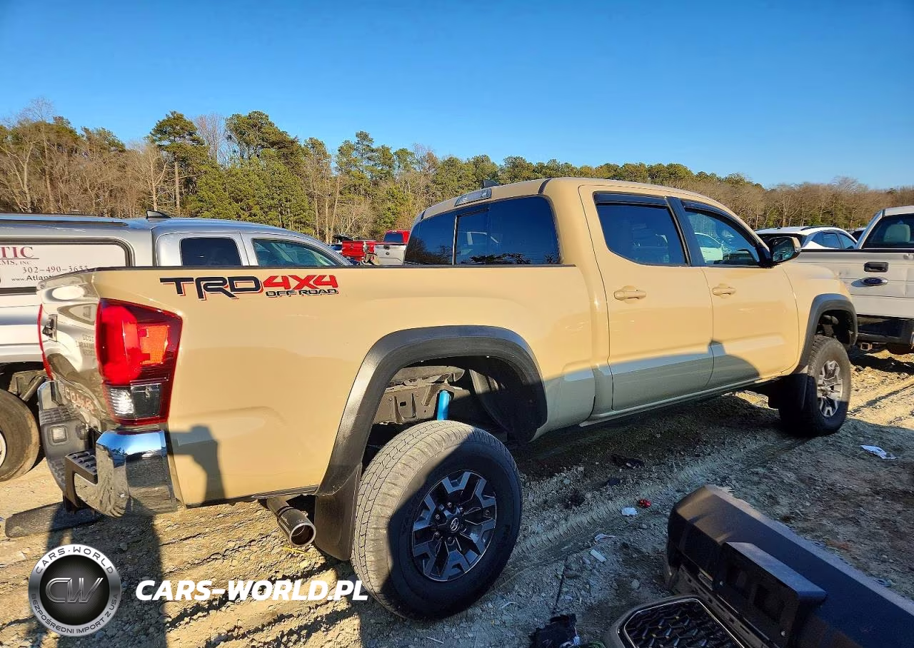 2018 Toyota Tacoma Double Cab VIN:3TMDZ5BN9JM038905 - 3
