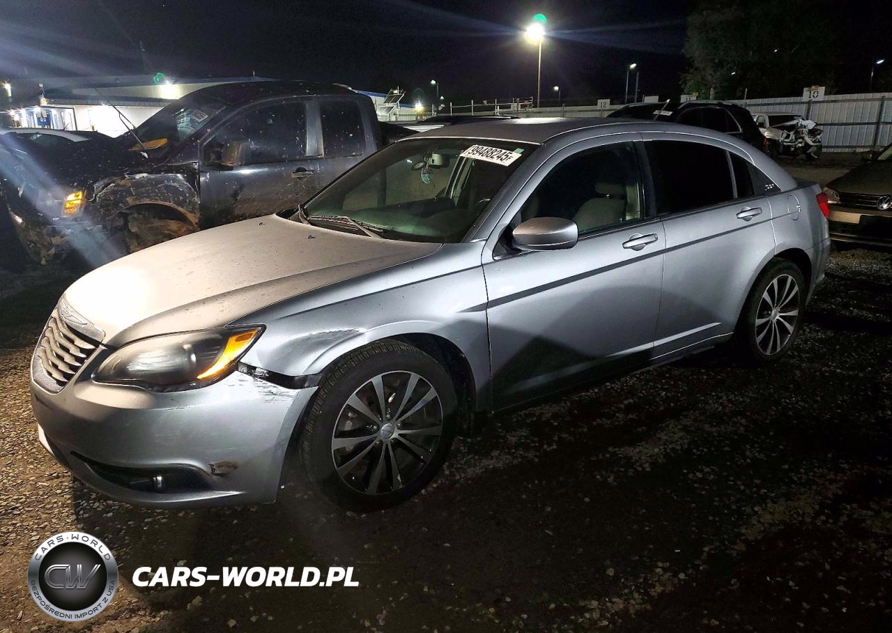 2013 Chrysler 200 Touring