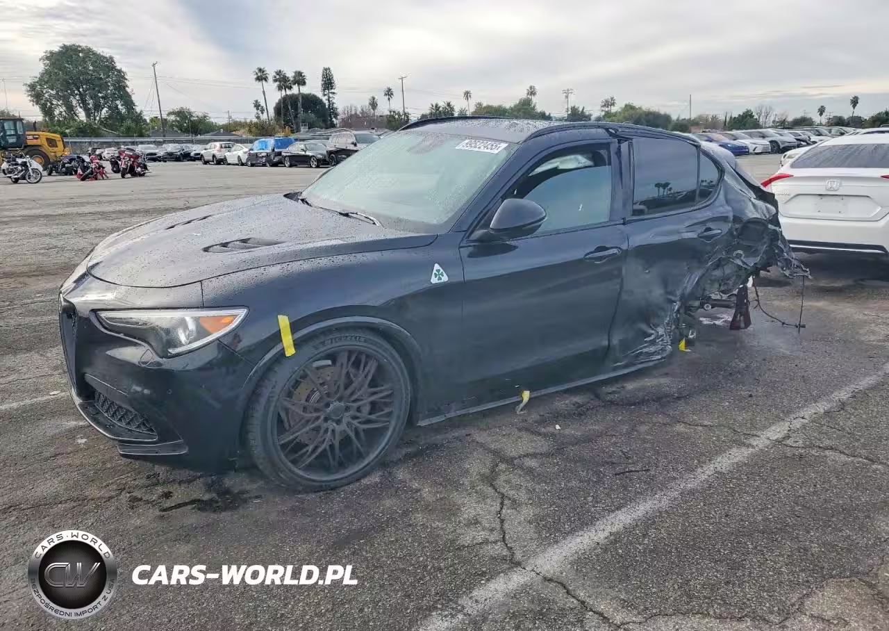 2022 Alfa Romeo Stelvio Quadrifoglio