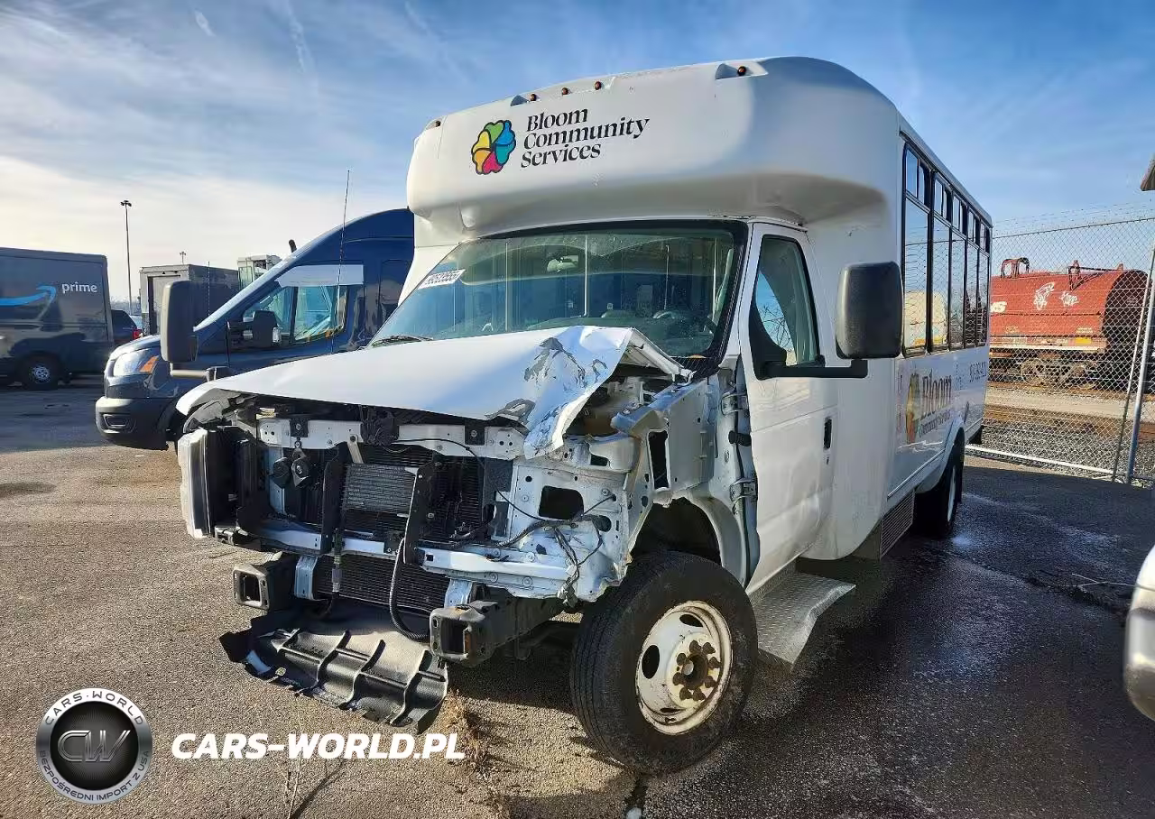 2019 Ford Econoline E450 Super Duty Cutaway Van