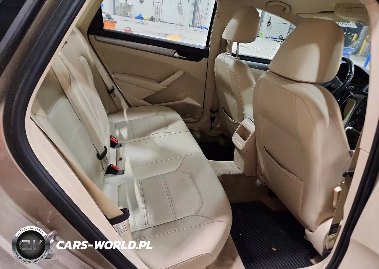 2015 Volkswagen Passat VIN:1VWAT7A36FC057482 - 10