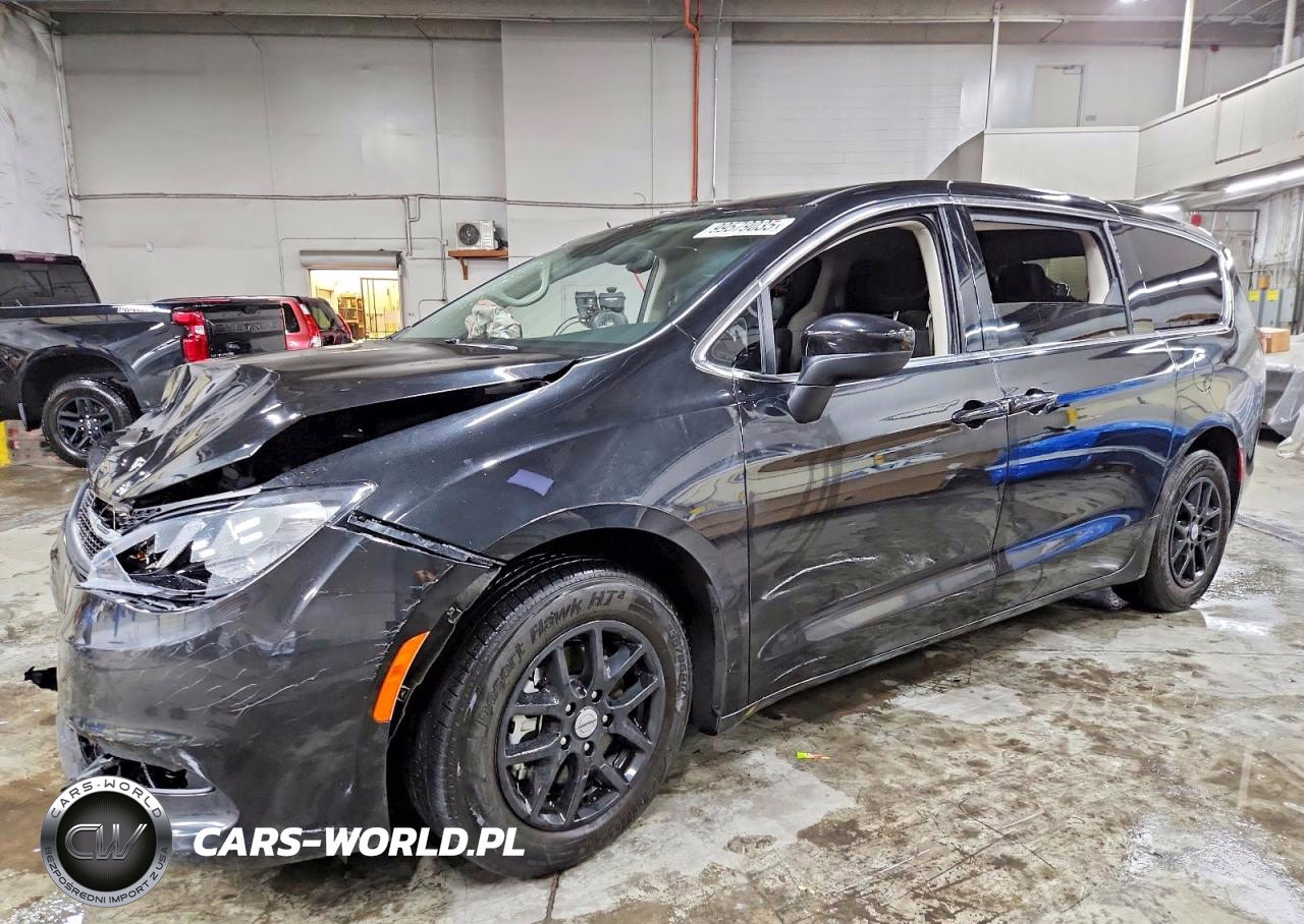 2023 Chrysler Voyager Lx