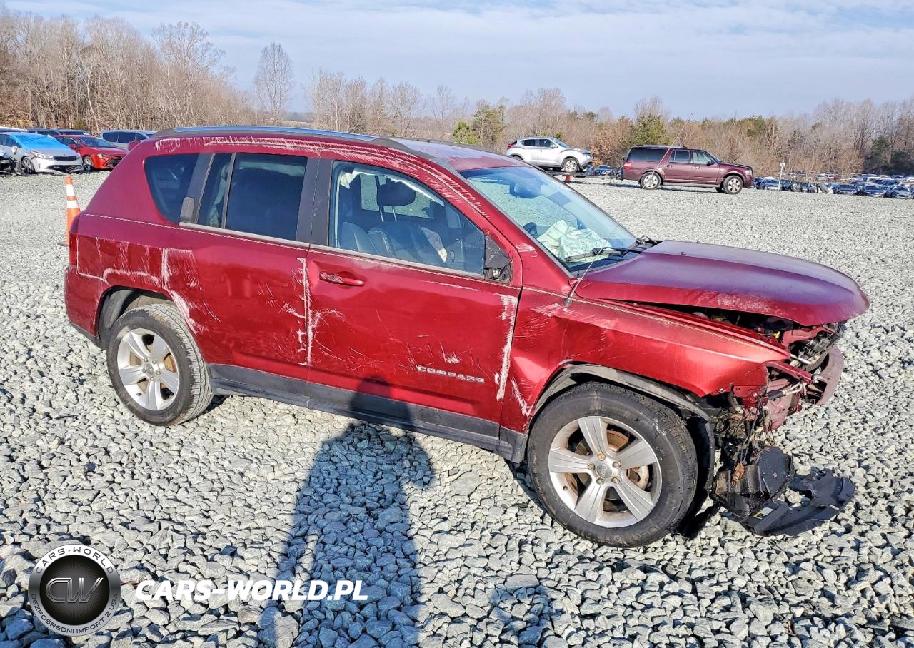 2014 Jeep Compass Latitude VIN:1C4NJCEA8ED529623 - 4