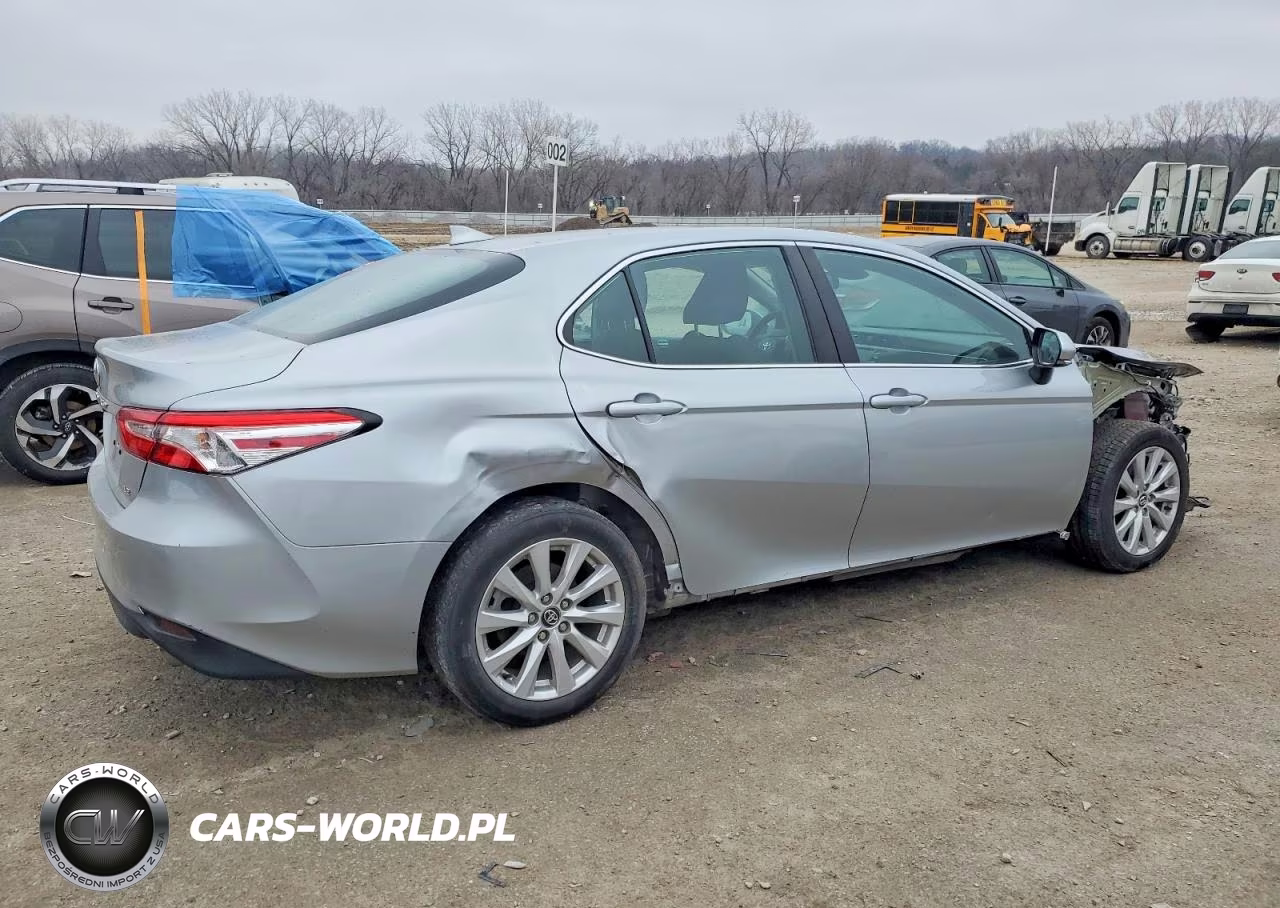 2020 Toyota Camry Le VIN:4T1L11AK9LU885601 - 3
