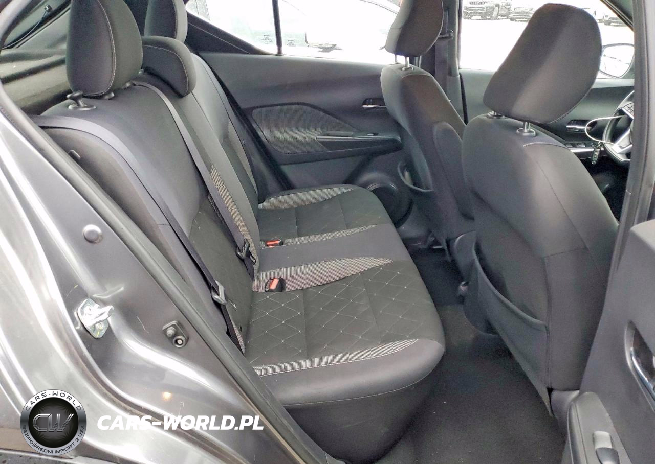 2019 Nissan Kicks S VIN:3N1CP5CU0KL503332 - 10
