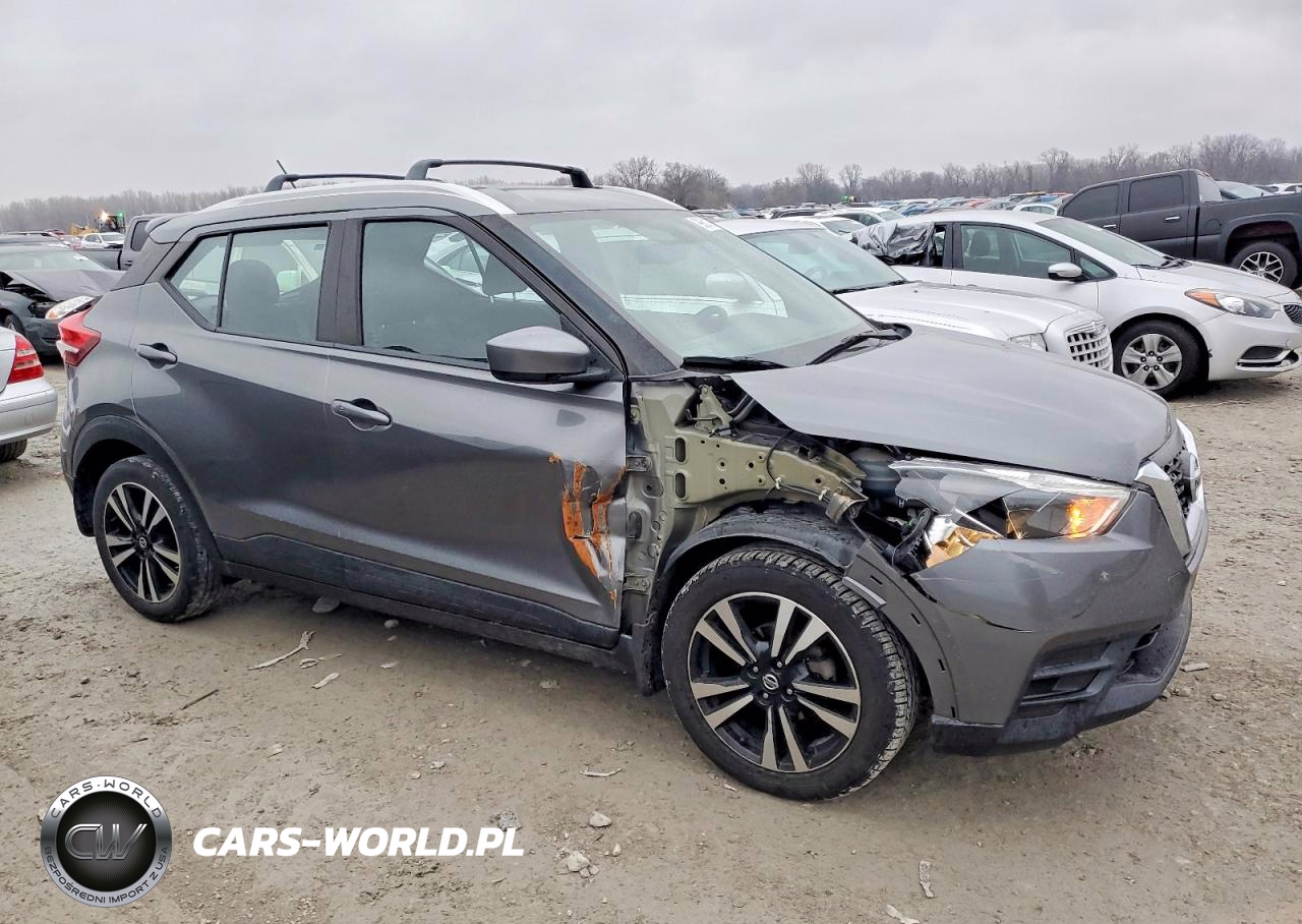 2019 Nissan Kicks S VIN:3N1CP5CU0KL503332 - 4