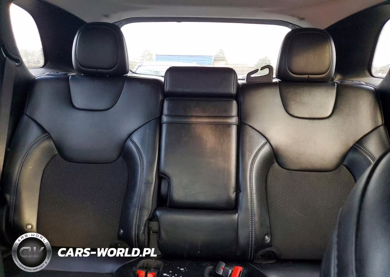 2019 Jeep Cherokee Latitude Plus VIN:1C4PJMLB2KD126145 - 10