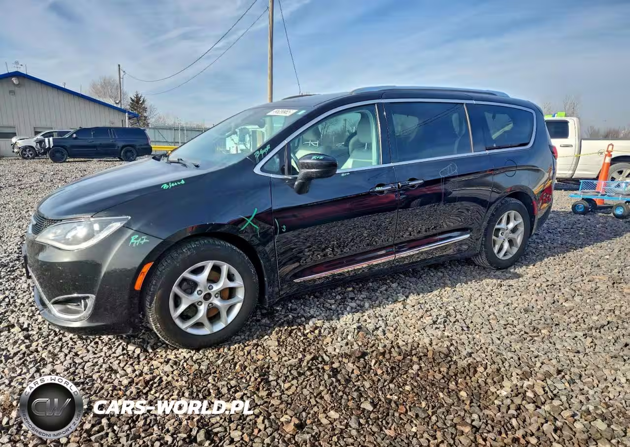 2017 Chrysler Pacifica Touring L Plus