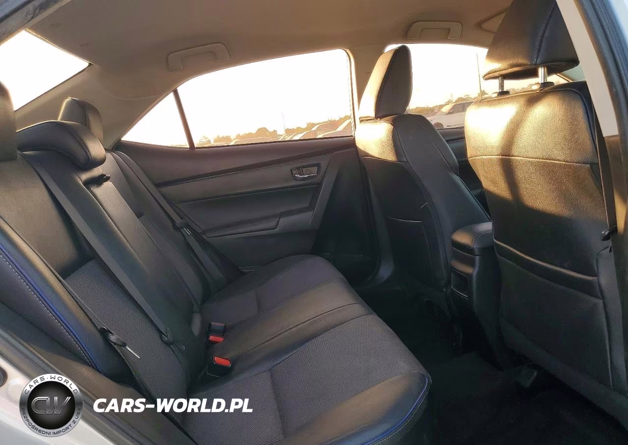2018 Toyota Corolla L VIN:5YFBURHE8JP807150 - 10