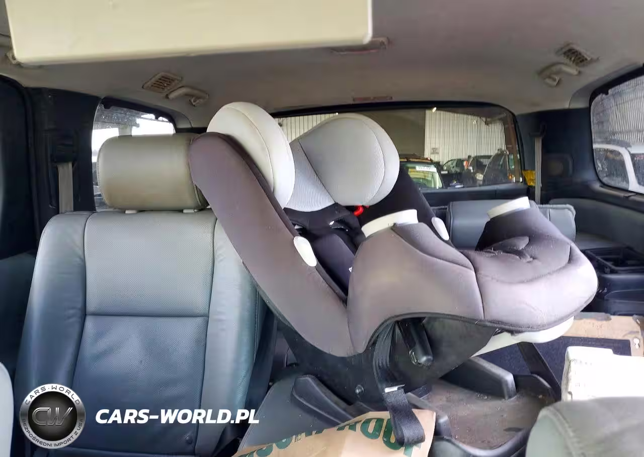 2011 Toyota Sequoia Platinum VIN:5TDDW5G17BS041415 - 10