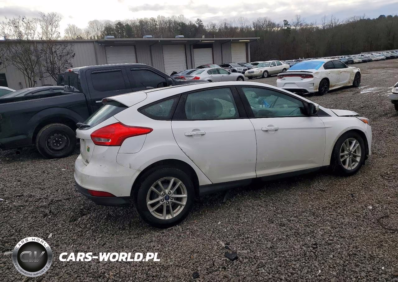 2016 Ford Focus Se VIN:1FADP3K28GL232471 - 3
