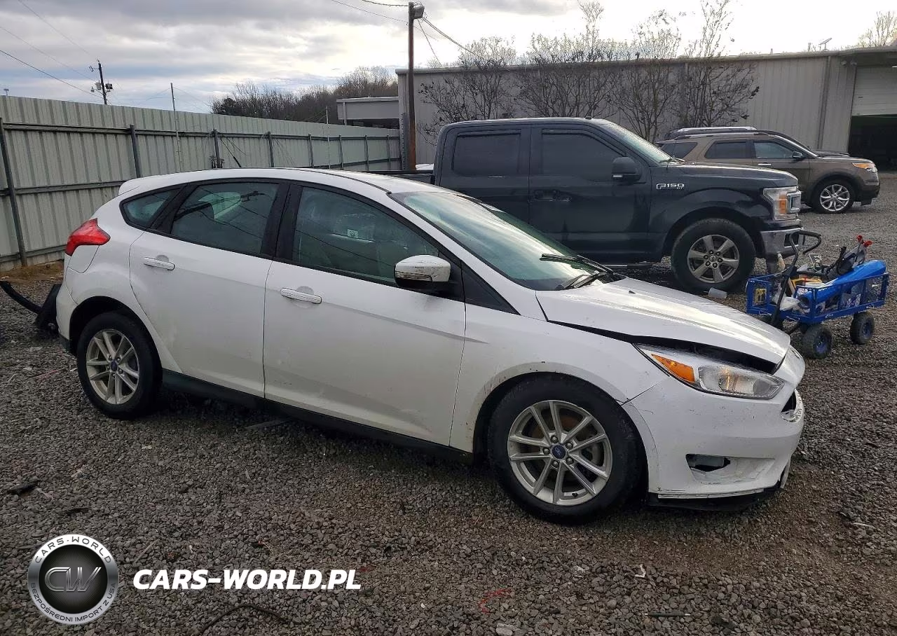 2016 Ford Focus Se VIN:1FADP3K28GL232471 - 4