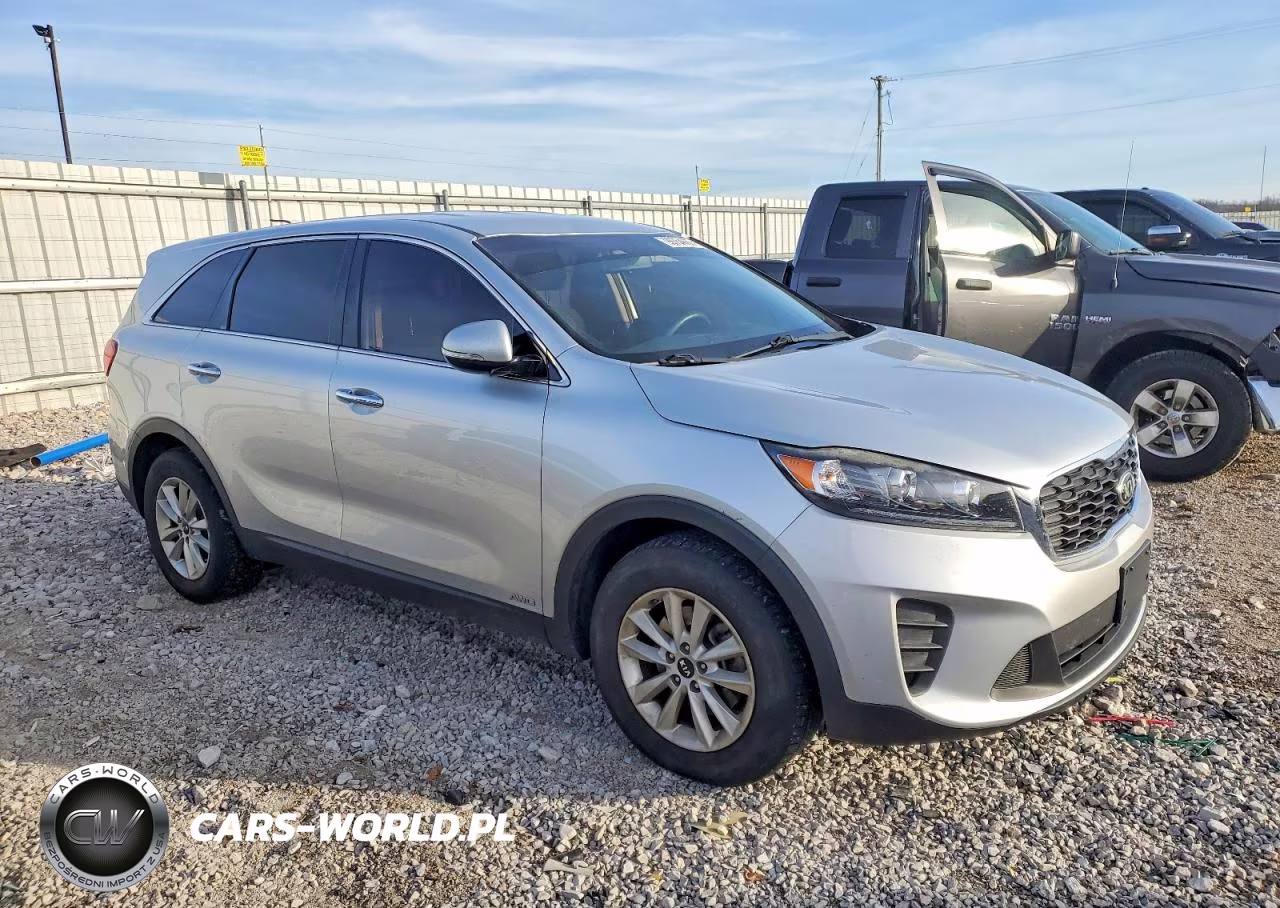 2019 Kia Sorento Lx VIN:5XYPGDA53KG560314 - 4