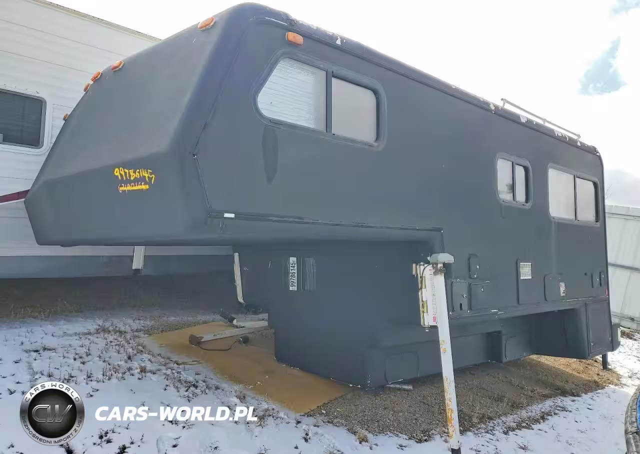 2000 Bigfoot Camper VIN:2GVC10110VS008114 - 2