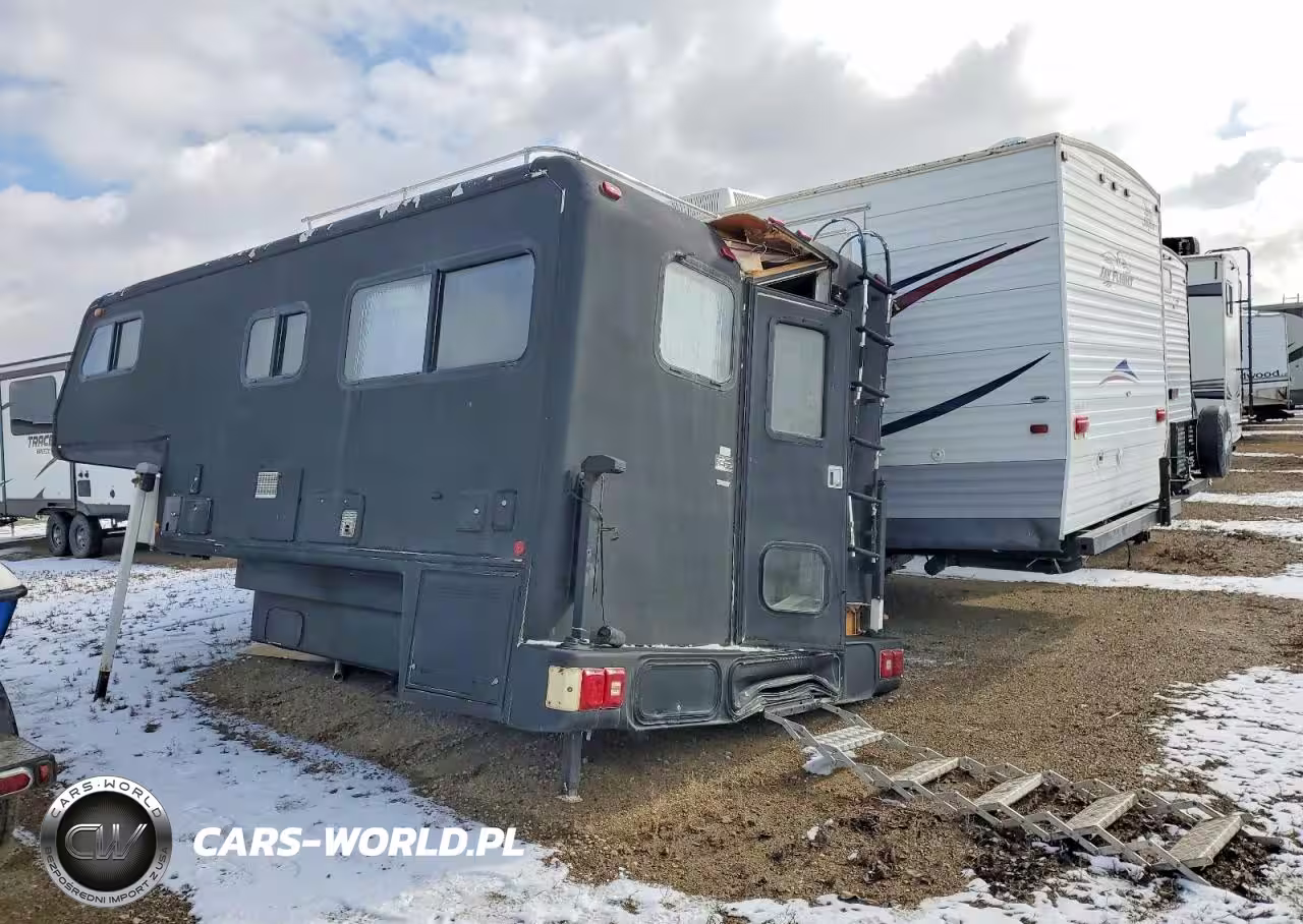 2000 Bigfoot Camper VIN:2GVC10110VS008114 - 3