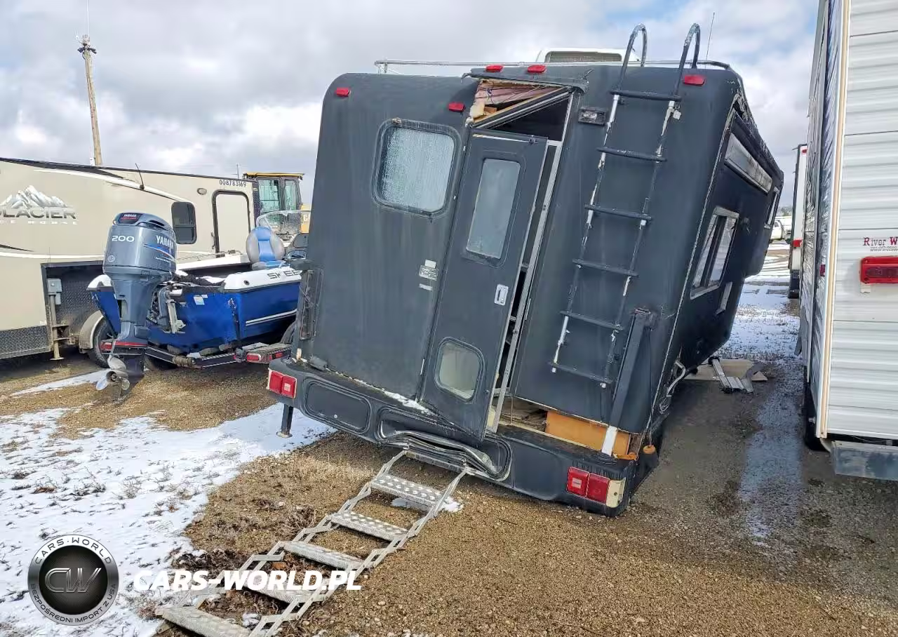 2000 Bigfoot Camper VIN:2GVC10110VS008114 - 4