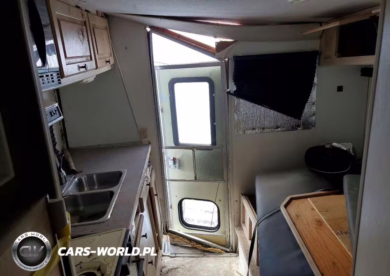 2000 Bigfoot Camper VIN:2GVC10110VS008114 - 6