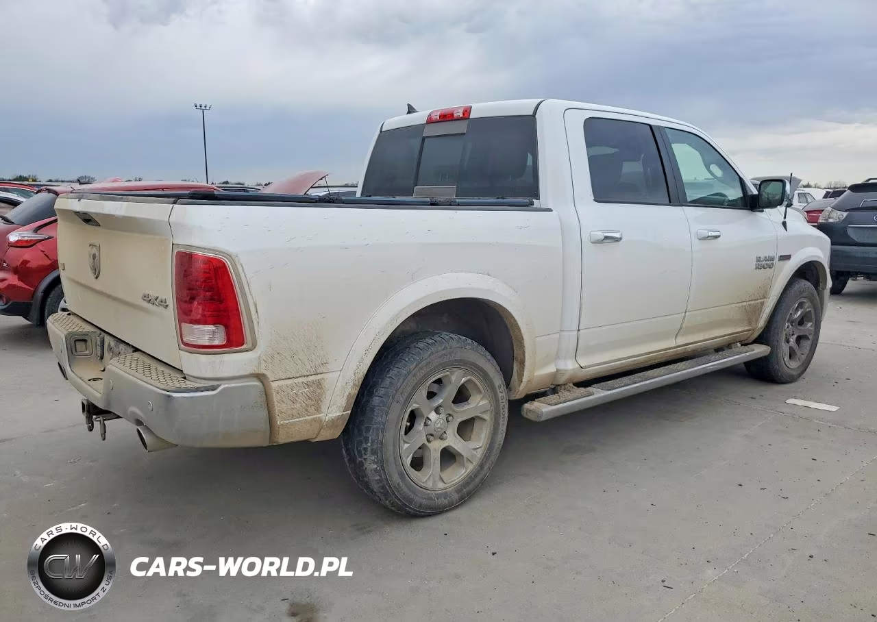 2018 Ram 1500 Laramie VIN:1C6RR7NM5JS256018 - 3