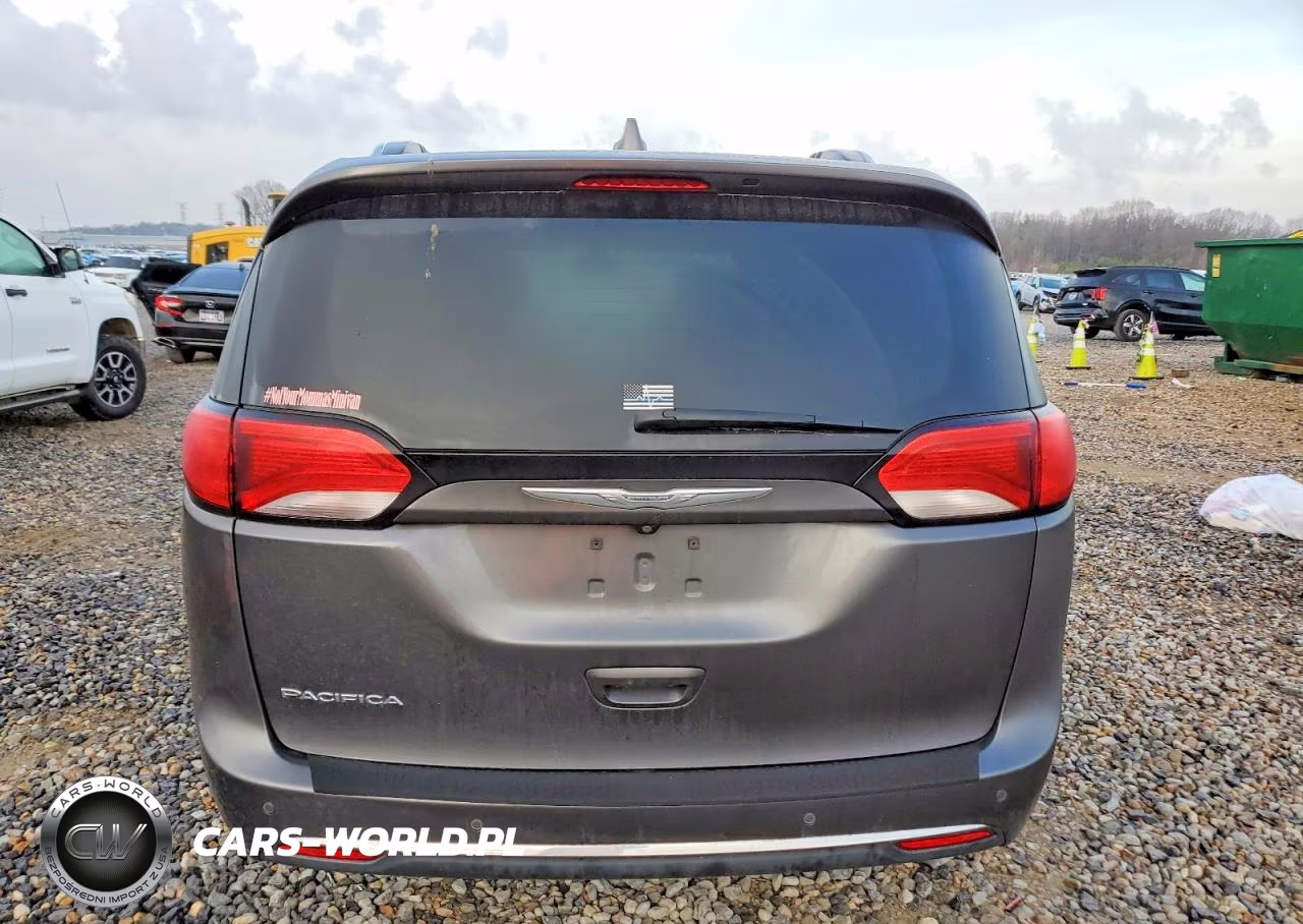 2018 Chrysler Pacifica Touring L VIN:2C4RC1BG6JR118947 - 6