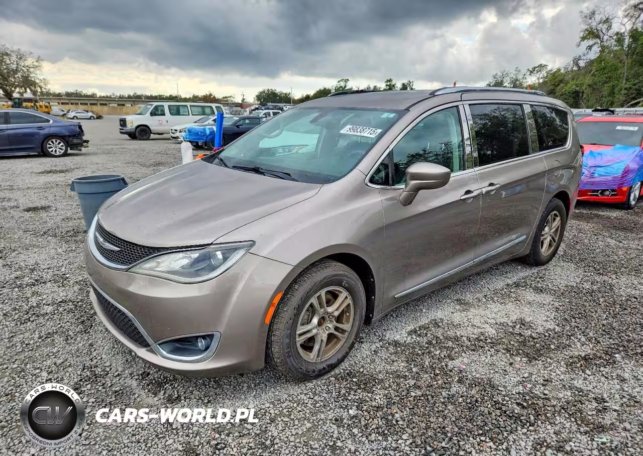 2017 Chrysler Pacifica Touring L Plus