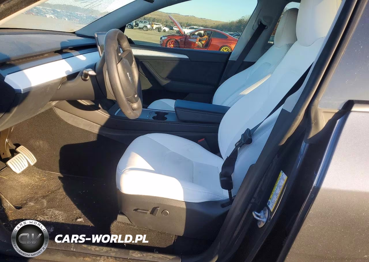 2023 Tesla Model Y VIN:7SAYGDEF9PF860268 - 7