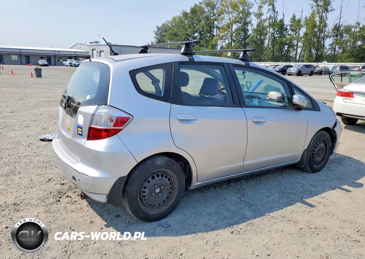 2013 Honda Fit VIN:JHMGE8H38DC078395 - 3