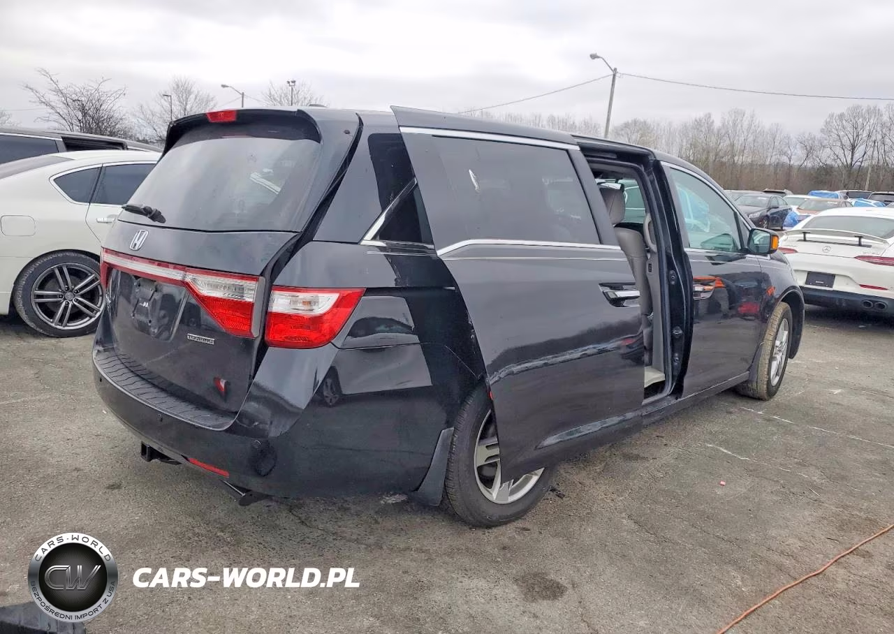 2013 Honda Odyssey Touring VIN:5FNRL5H93DB076396 - 3
