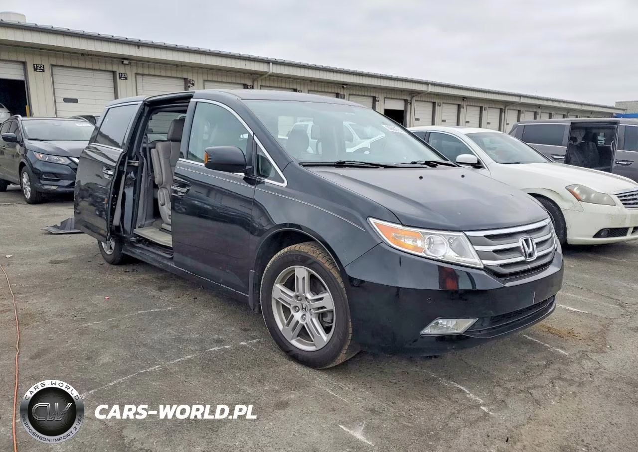 2013 Honda Odyssey Touring VIN:5FNRL5H93DB076396 - 4