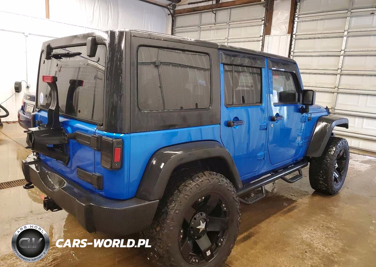 2015 Jeep Wrangler Unlimited Sport VIN:1C4BJWDG5FL692134 - 3