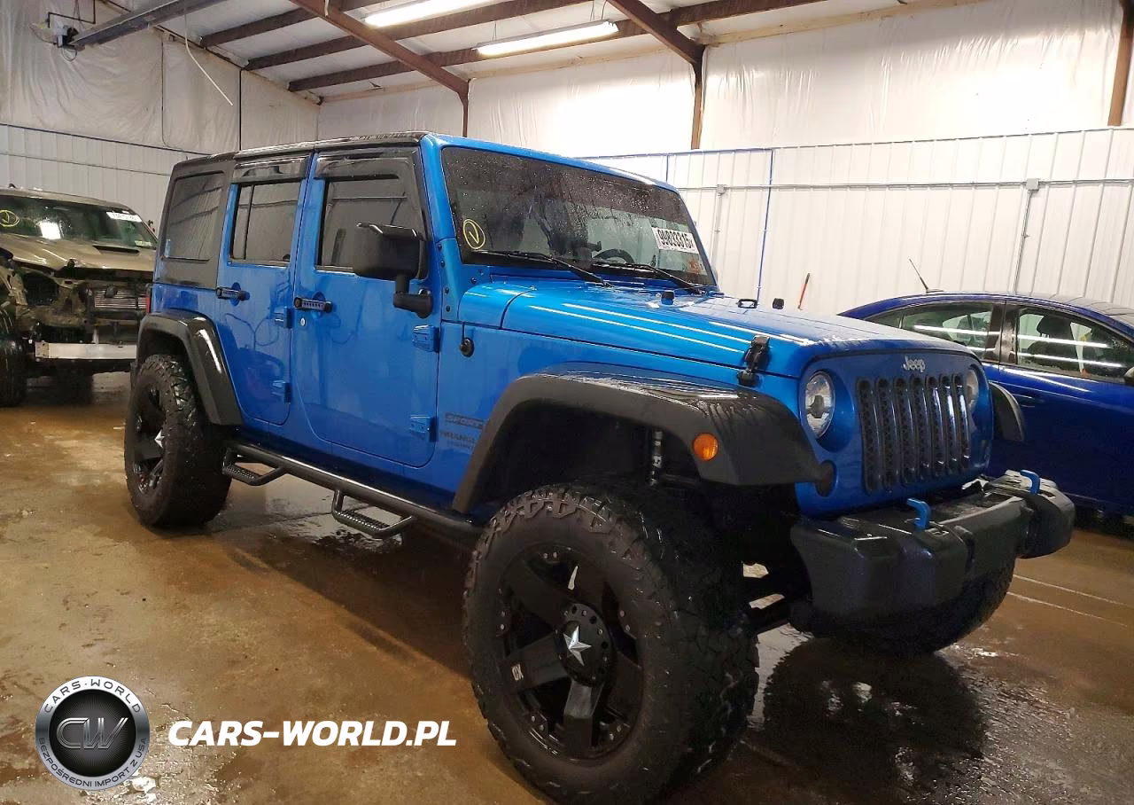 2015 Jeep Wrangler Unlimited Sport VIN:1C4BJWDG5FL692134 - 4