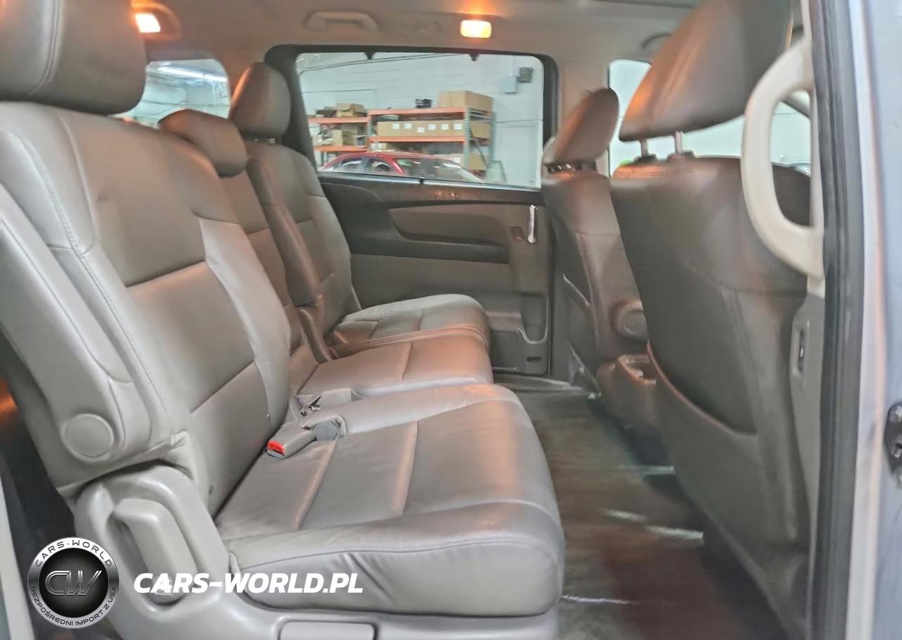 2016 Honda Odyssey Touring VIN:5FNRL5H91GB055874 - 11