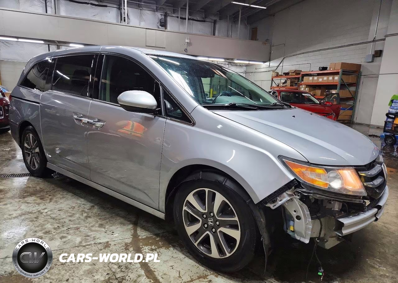 2016 Honda Odyssey Touring VIN:5FNRL5H91GB055874 - 4