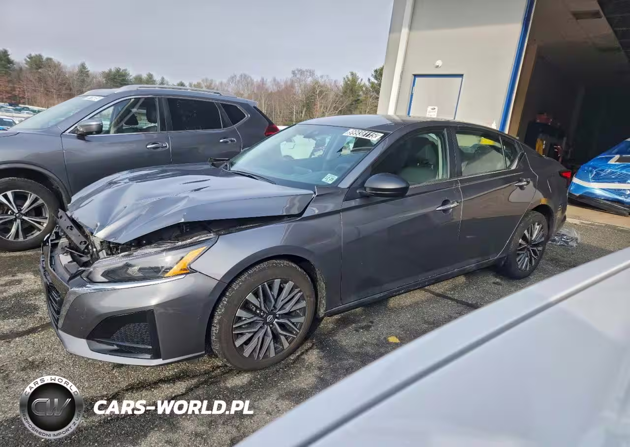 2025 Nissan Altima Sv