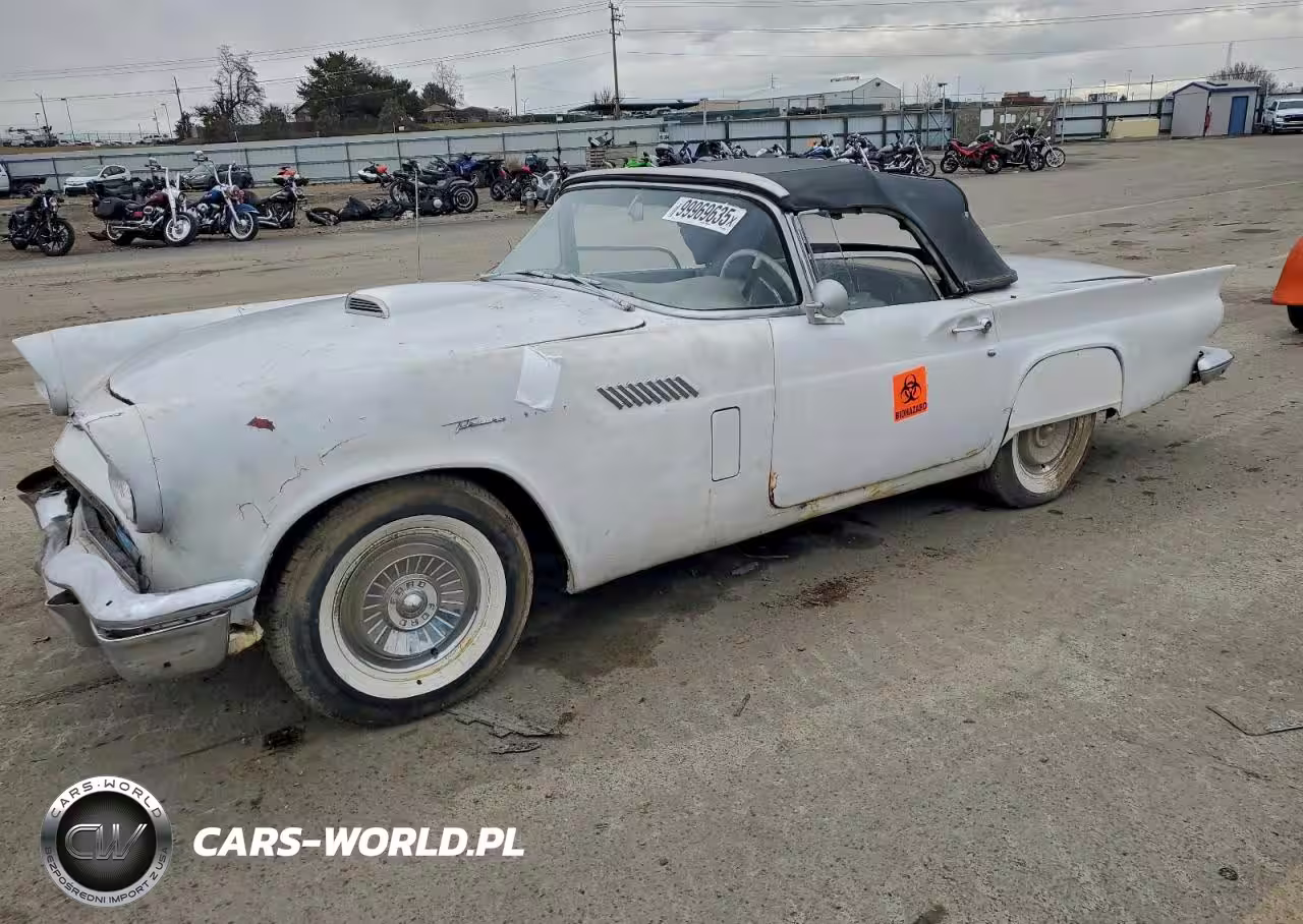 1957 Ford Thunderbir