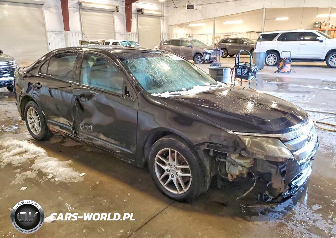 2012 Ford Fusion S VIN:3FAHP0GAXCR353529 - 4
