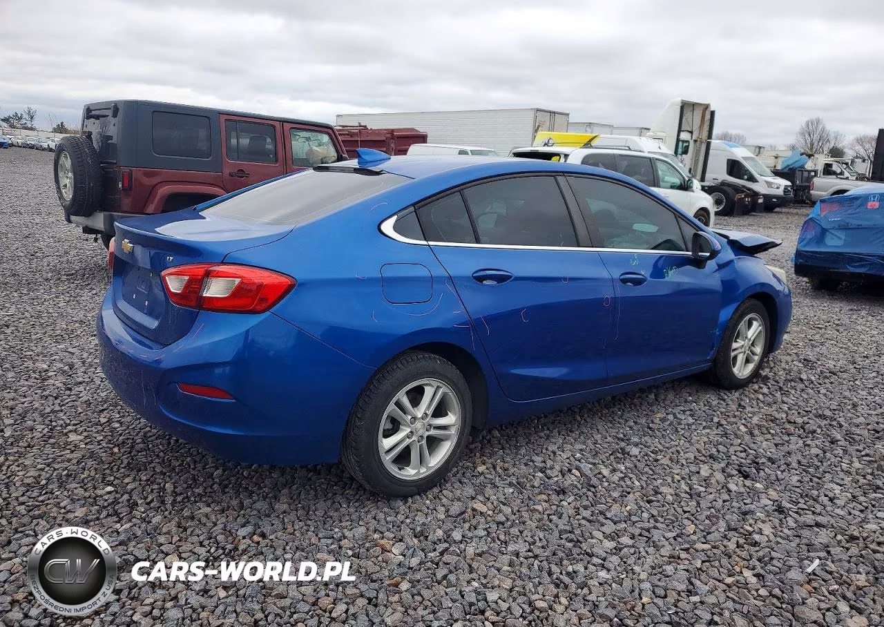 2018 Chevrolet Cruze Lt VIN:1G1BE5SM1J7229098 - 3