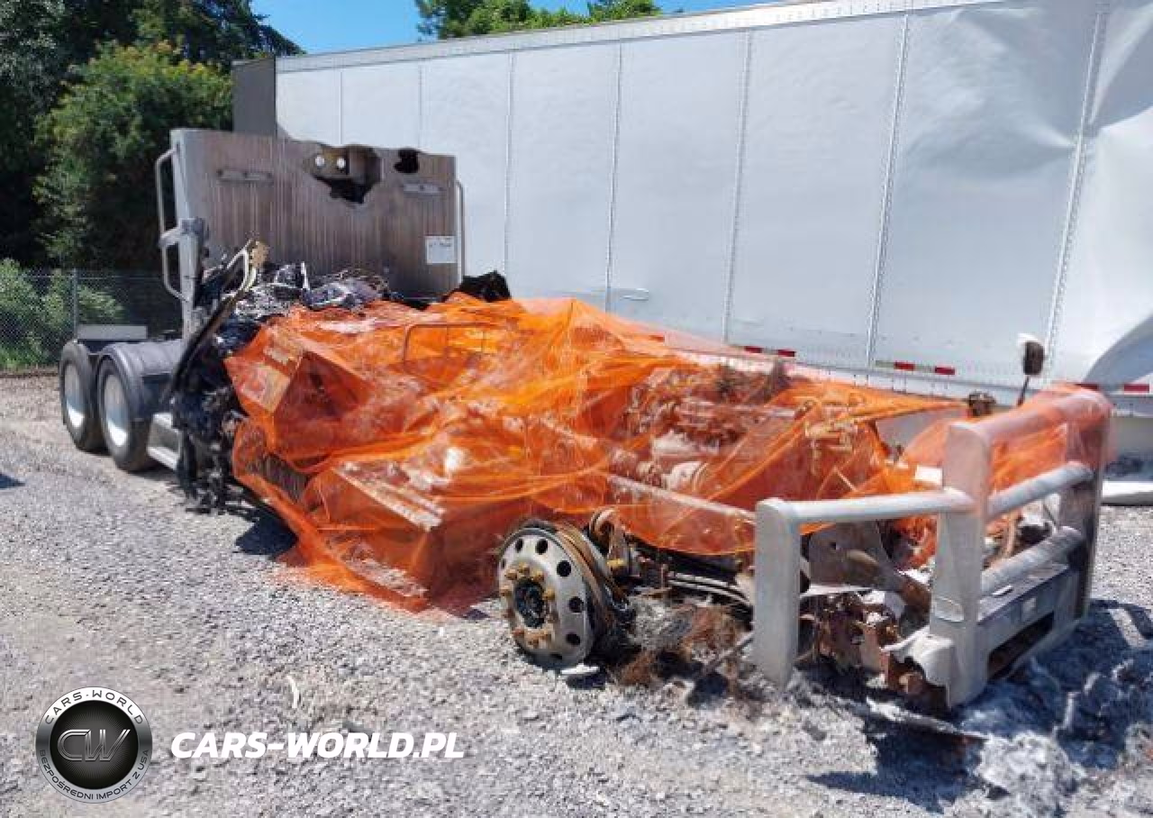 2020 Freightliner Cascadia 126