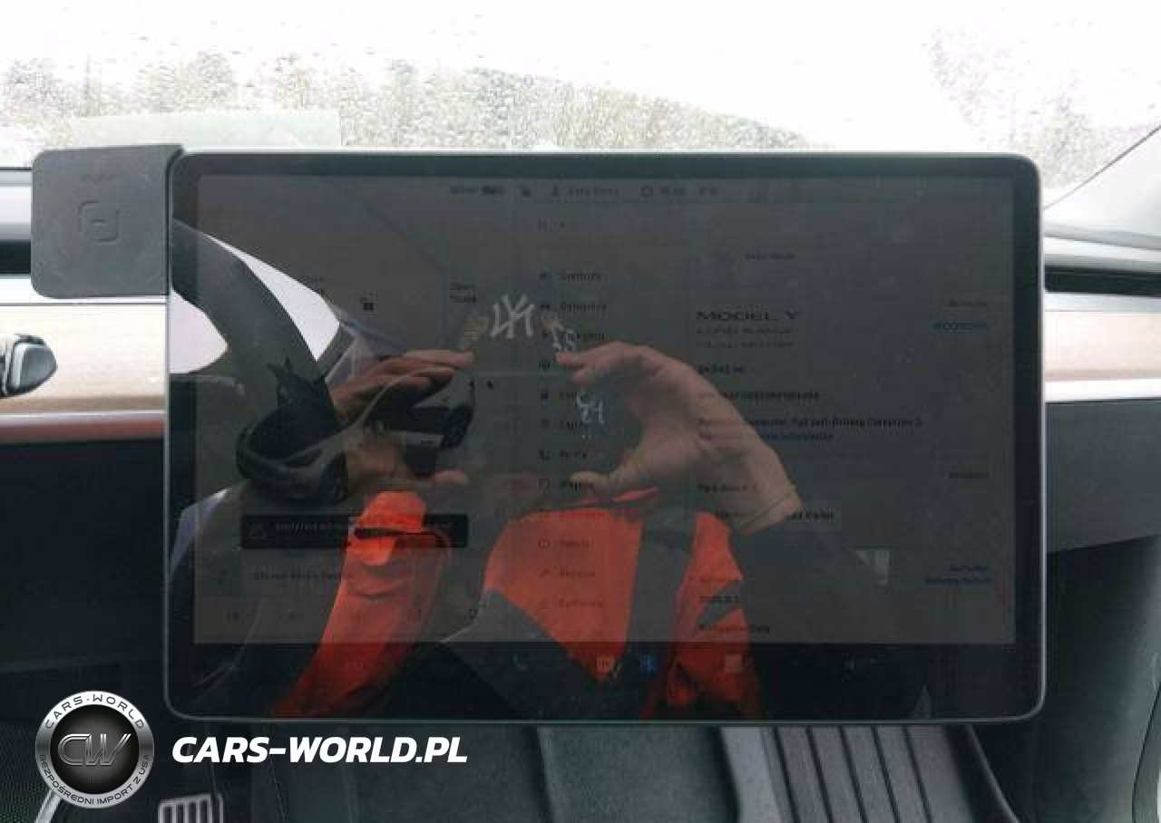 2022 Tesla Model Y VIN:7SAYGDEE3NF564456 - 8