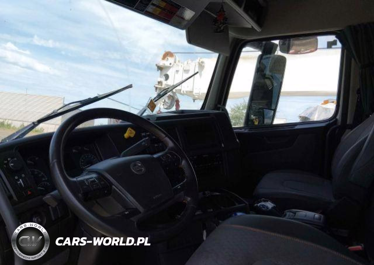 2023 Volvo VIN:4V4NC9EH5PN326233 - 13