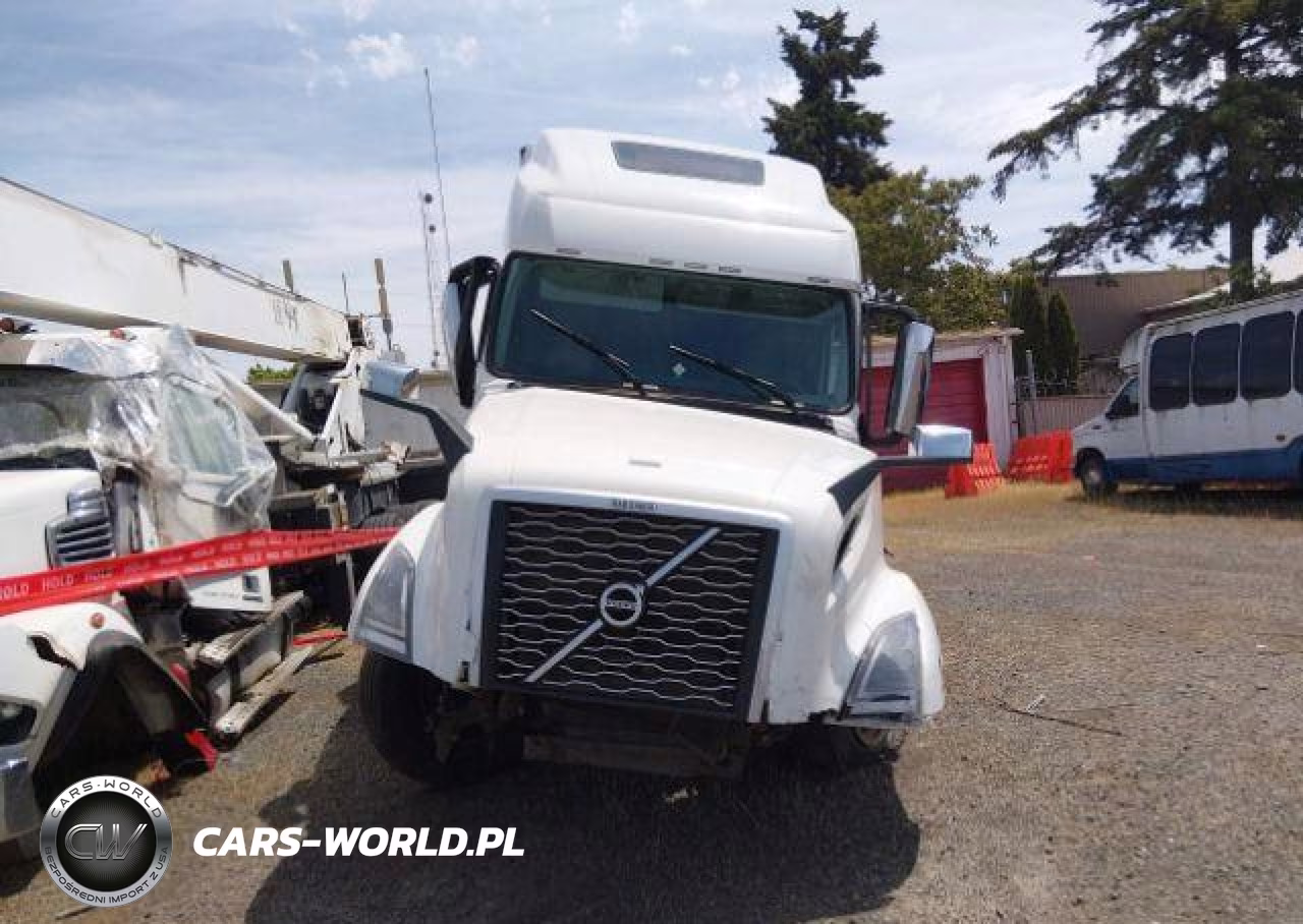 2023 Volvo VIN:4V4NC9EH5PN326233 - 16