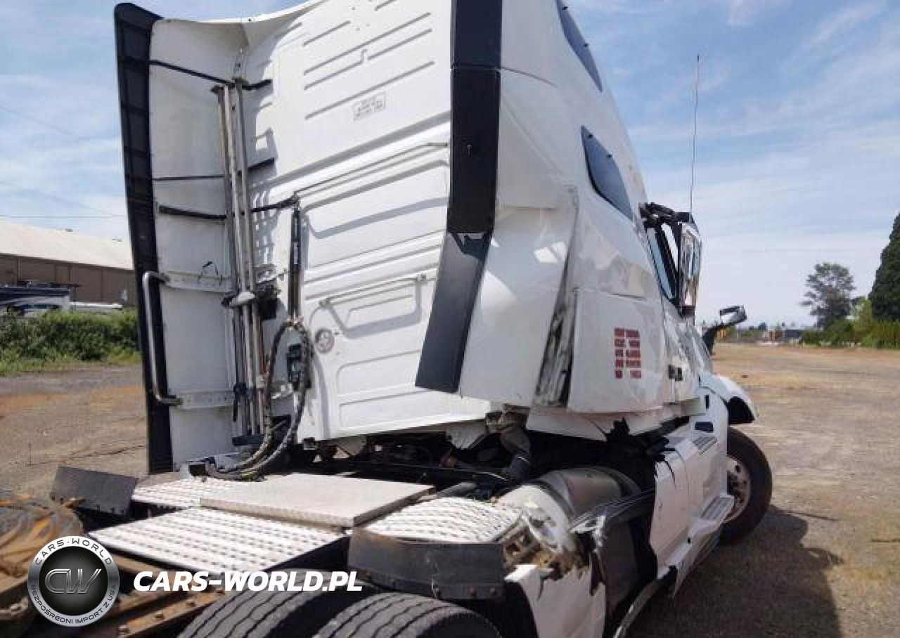 2023 Volvo VIN:4V4NC9EH5PN326233 - 17